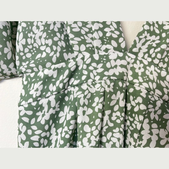 Green & White Floral Mini Dress – Size S - Picture 7 of 13